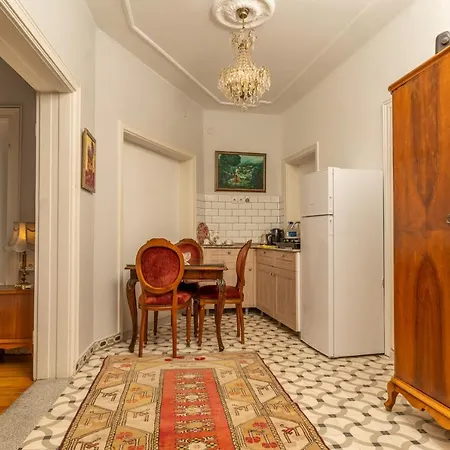 Bueyuek Apartament *