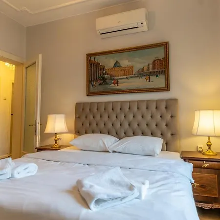 Bueyuek Apartment