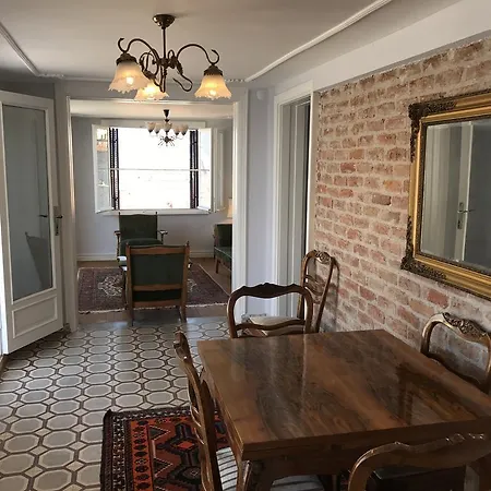 Bueyuek Apartment *