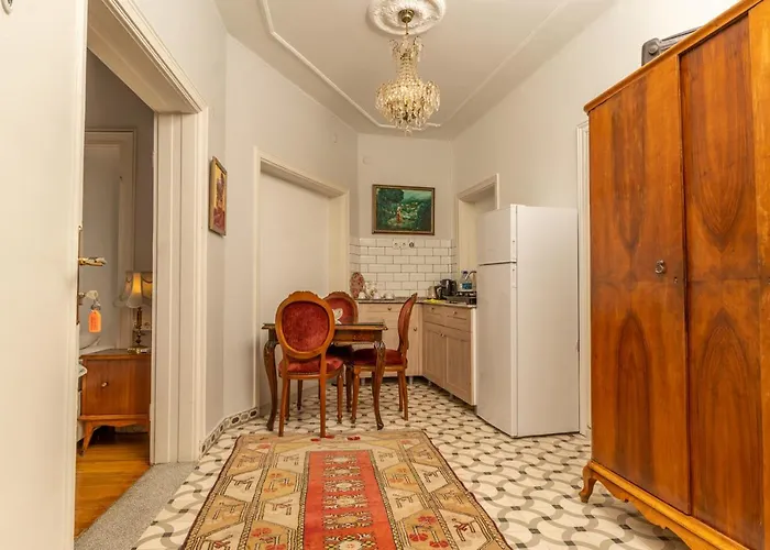 Bueyuek Apartament *